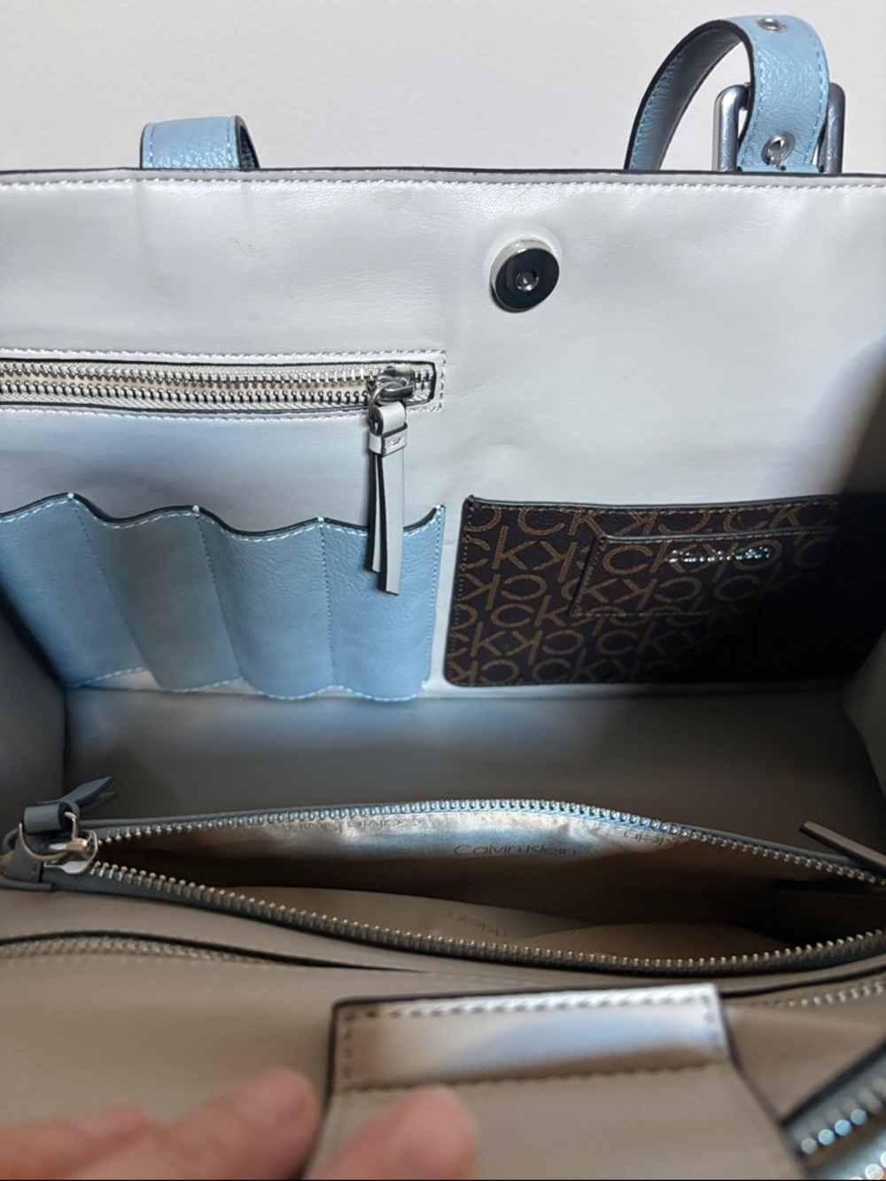 Calvin Klein commuter tote powder blue. - Picture 11 of 16